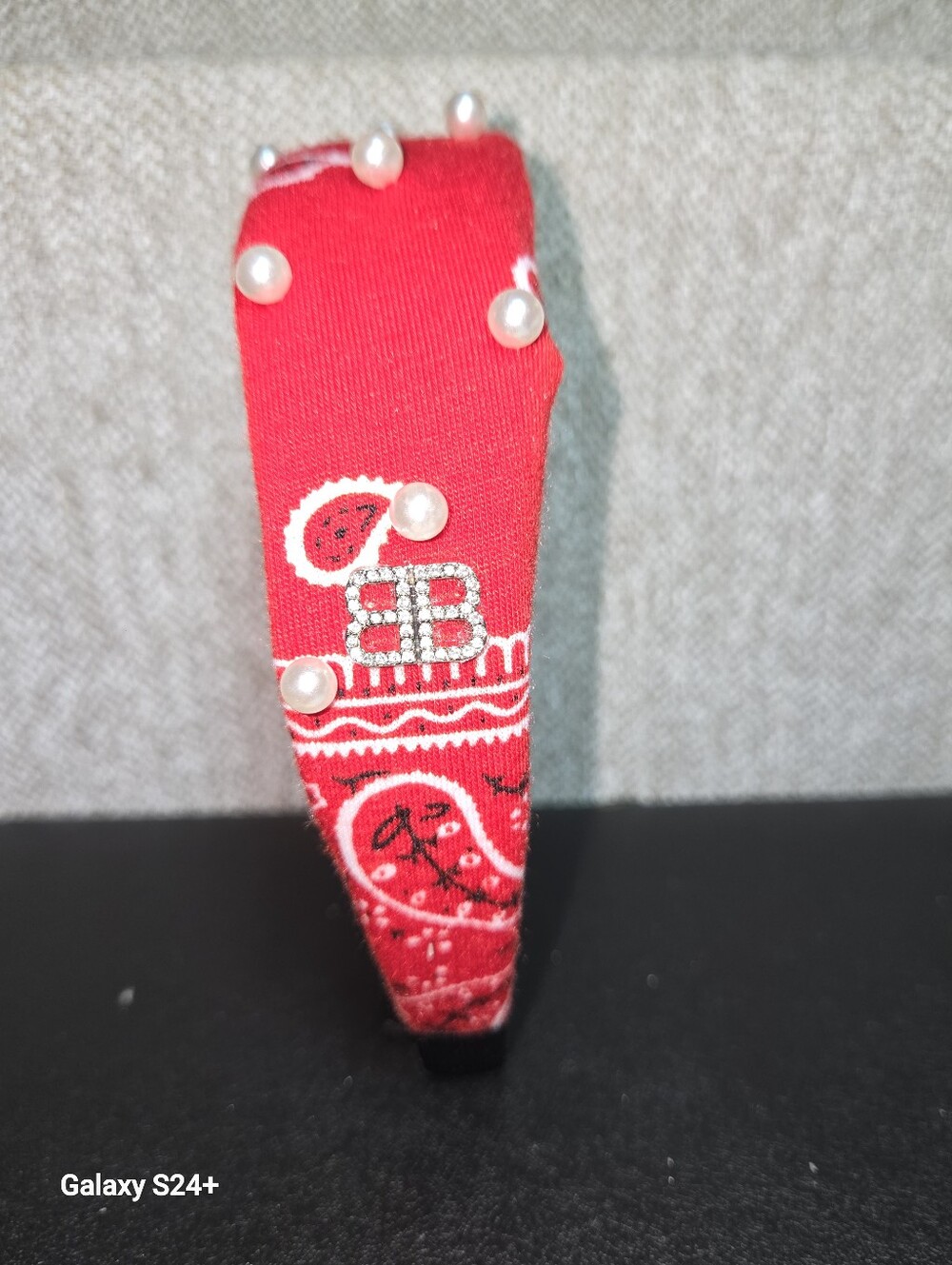 ✨️FASHION PAISLEY PRINT W/ PEARLS RED & WHITE